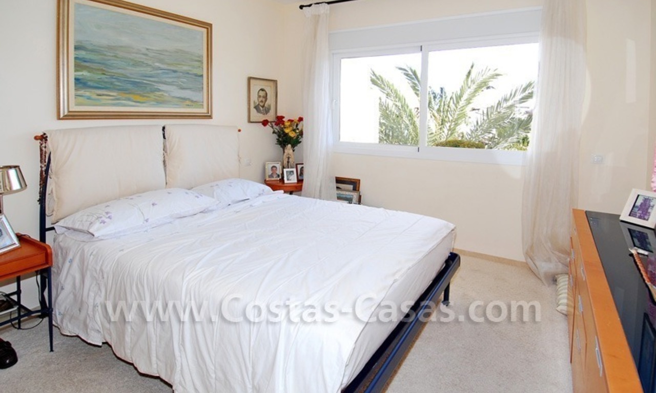 Luxe beachside appartement te koop op de New Golden Mile tussen Marbella en Estepona 7