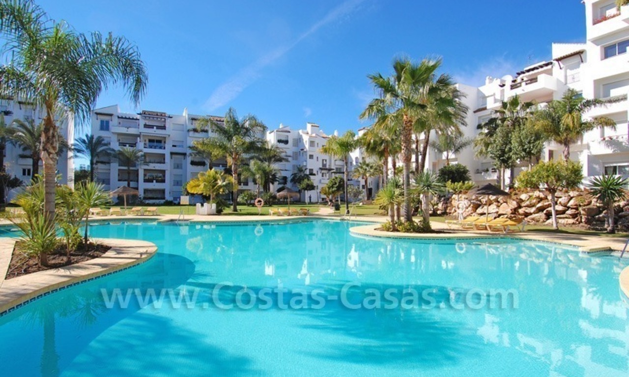 Luxe beachside appartement te koop op de New Golden Mile tussen Marbella en Estepona 19