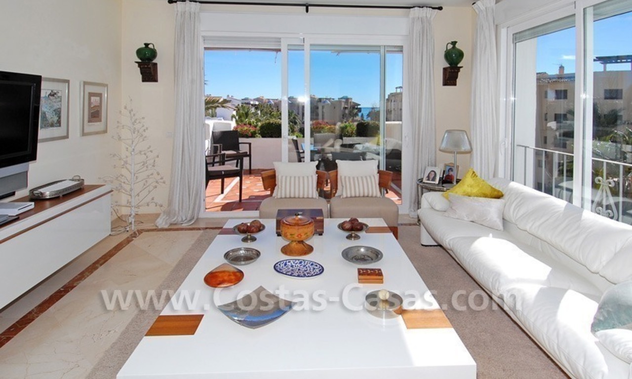 Luxe beachside appartement te koop op de New Golden Mile tussen Marbella en Estepona 1