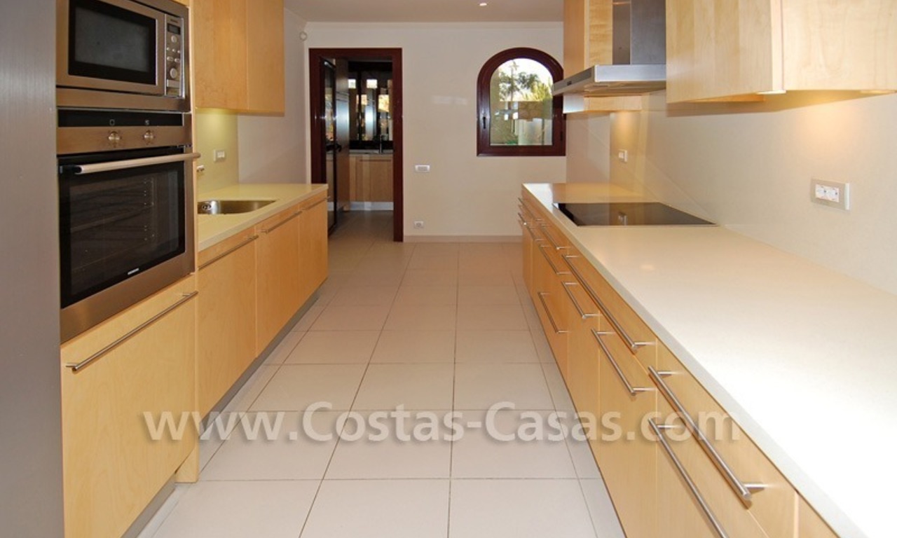 Luxe appartement te koop in een eerstelijnstrand complex op de New Golden Mile tussen Marbella en Estepona 6