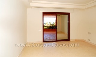 Luxe appartement te koop in een eerstelijnstrand complex op de New Golden Mile tussen Marbella en Estepona 7