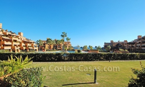 Luxe appartement te koop in een eerstelijnstrand complex op de New Golden Mile tussen Marbella en Estepona 