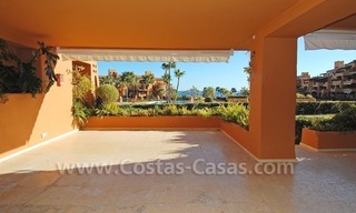 Luxe appartement te koop in een eerstelijnstrand complex op de New Golden Mile tussen Marbella en Estepona 2