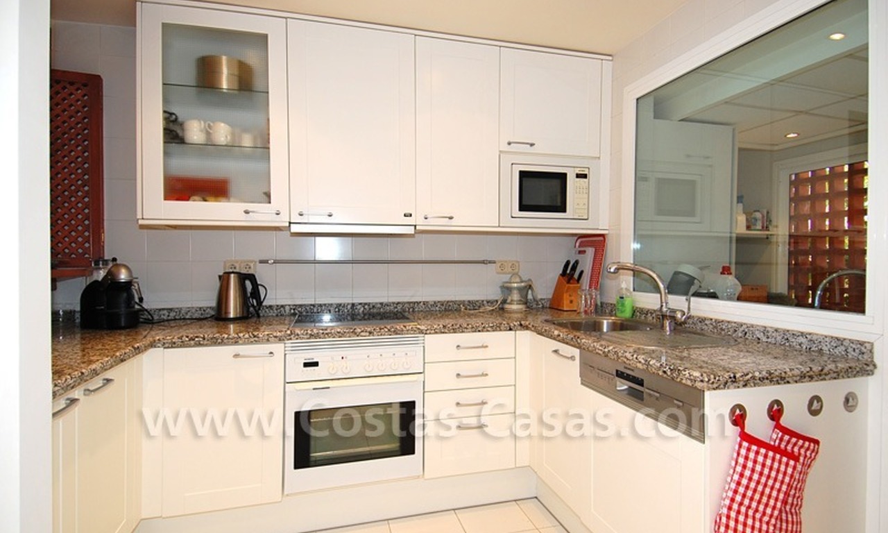 Luxe eerstelijn strand hoek appartement te koop, New Golden Mile, Marbella - Estepona 12