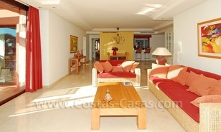 Luxe eerstelijn strand hoek appartement te koop, New Golden Mile, Marbella - Estepona 9