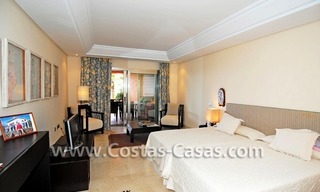 Eerstelijnsstrand luxe appartement te koop in Marbella 12