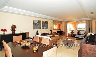 Eerstelijnsstrand luxe appartement te koop in Marbella 9