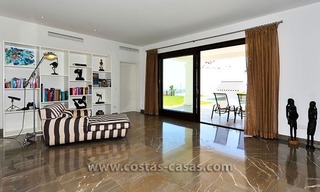 Modern-Andalusiche villa te koop op Golfresort tussen Marbella en Estepona, New Golden Mile, Costa del Sol 11