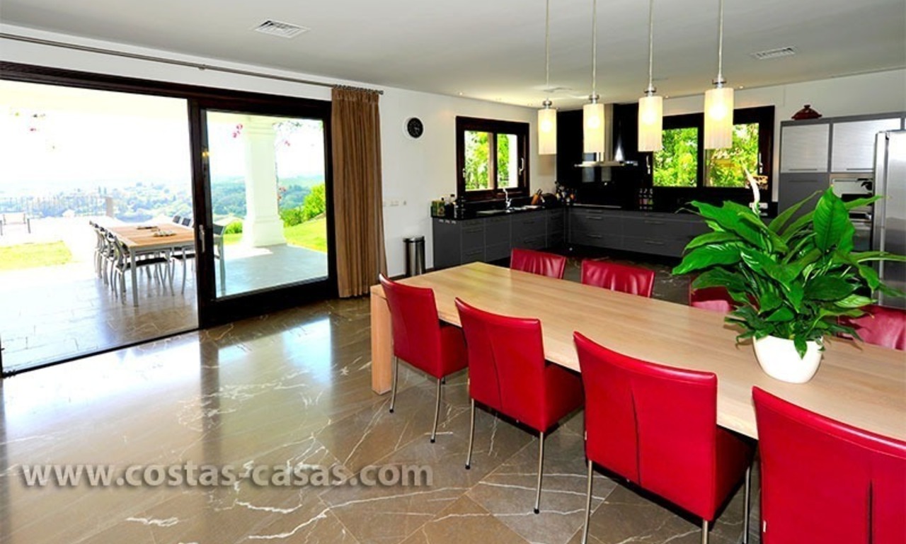 Modern-Andalusiche villa te koop op Golfresort tussen Marbella en Estepona, New Golden Mile, Costa del Sol 14