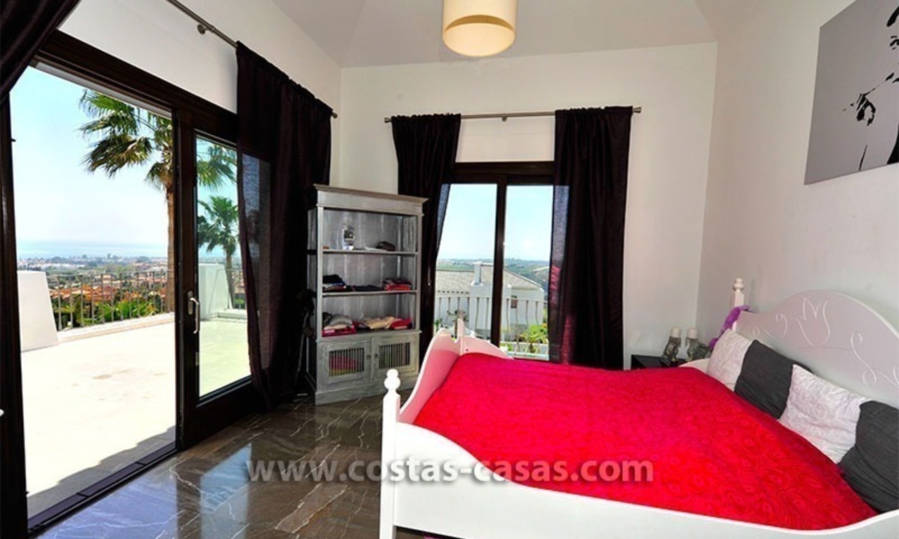 Modern-Andalusiche villa te koop op Golfresort tussen Marbella en Estepona, New Golden Mile, Costa del Sol 23