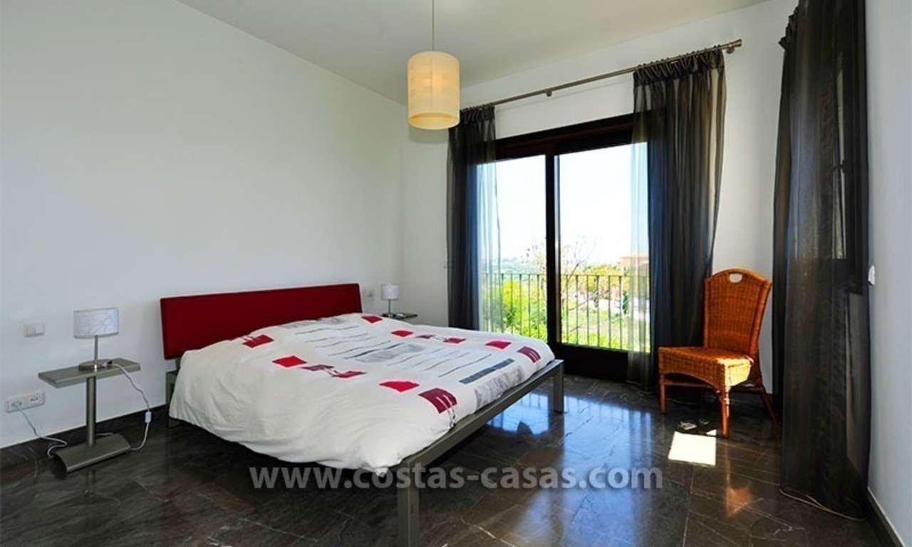 Modern-Andalusiche villa te koop op Golfresort tussen Marbella en Estepona, New Golden Mile, Costa del Sol 27