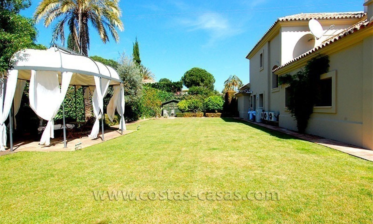 Urgente verkoop! Villa in Andalusische stijl te koop in Estepona, Marbella 2