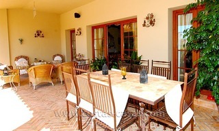 Urgente verkoop! Villa in Andalusische stijl te koop in Estepona, Marbella 4