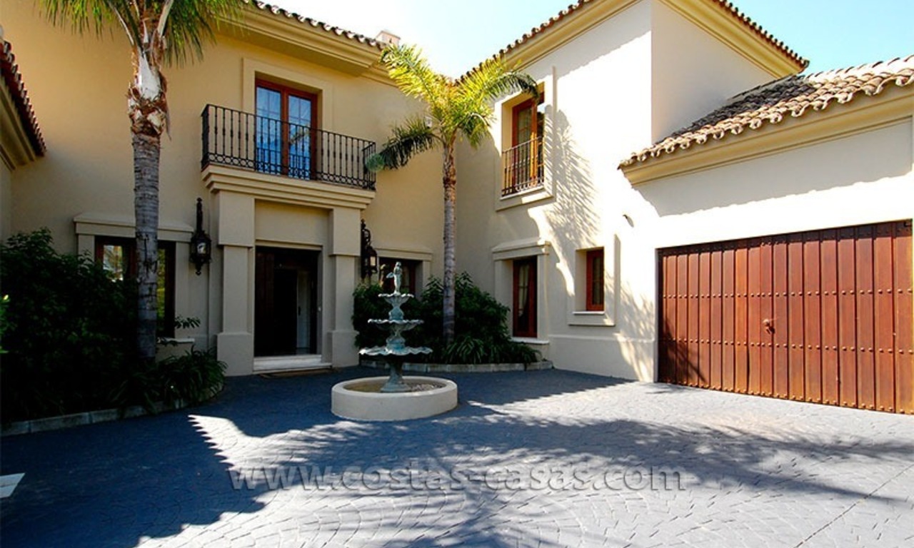 Urgente verkoop! Villa in Andalusische stijl te koop in Estepona, Marbella 9