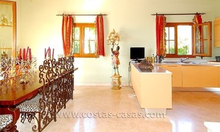 Urgente verkoop! Villa in Andalusische stijl te koop in Estepona, Marbella 13