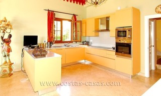 Urgente verkoop! Villa in Andalusische stijl te koop in Estepona, Marbella 14