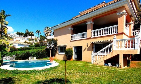 Villa in Spaanse stijl te koop in Nueva Andalucía, Marbella 
