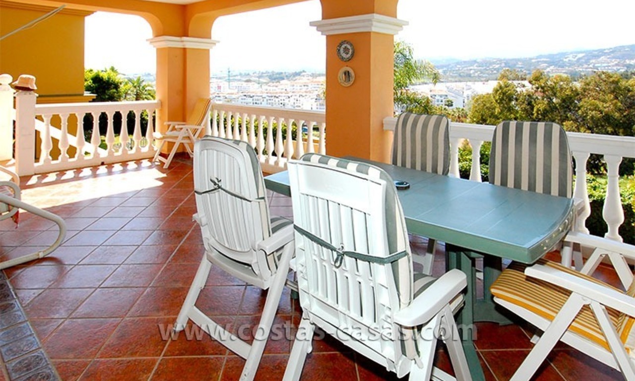 Villa in Spaanse stijl te koop in Nueva Andalucía, Marbella 1