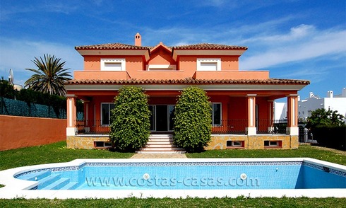 Sterk afgeprijsde nieuwbouw villa te koop op de New Golden Mile tussen Marbella en Estepona 