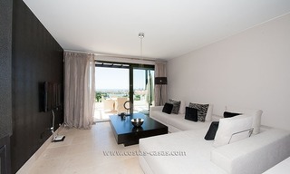 Nieuw luxe vakantie appartement te huur in moderne stijl in golfresort, Marbella – Benahavis, Costa del Sol 8