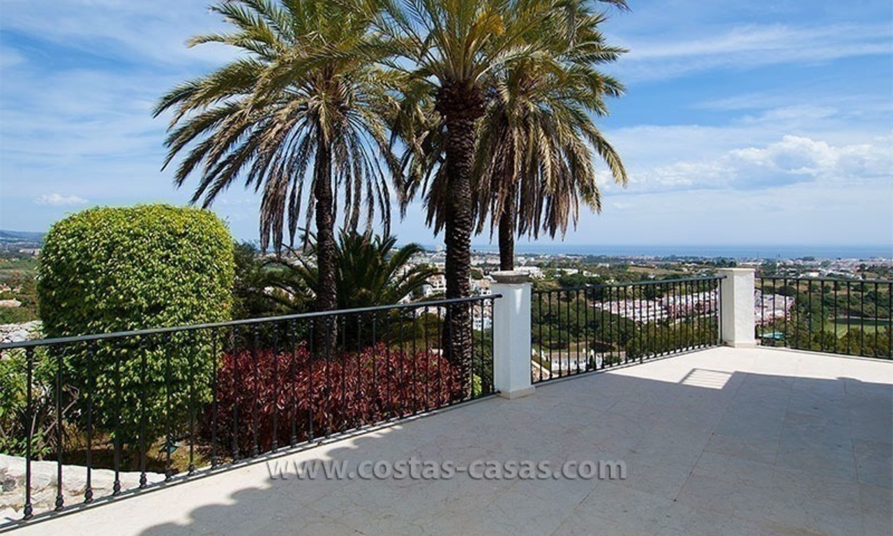 Villa te koop in een up-market gebied van Nueva Andalucia te Marbella 7