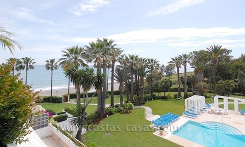 Luxe penthouse appartement te koop in een exclusief eerstelijn strand complex, New Golden Mile, Marbella - Estepona 