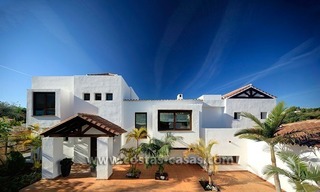 Moderne, tweede lijn golf villa te koop in Marbella - Benahavis 3