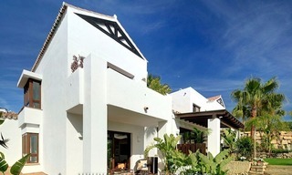 Moderne, tweede lijn golf villa te koop in Marbella - Benahavis 6