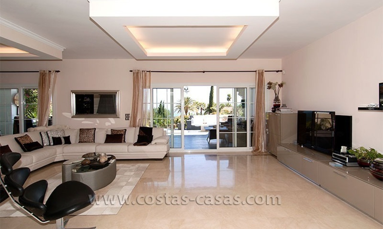 Luxe moderne villa in Andalusische stijl te koop in Sierra Blanca, Marbella 24