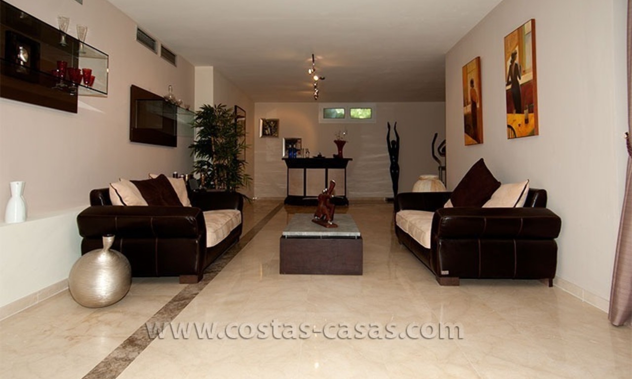 Luxe moderne villa in Andalusische stijl te koop in Sierra Blanca, Marbella 36