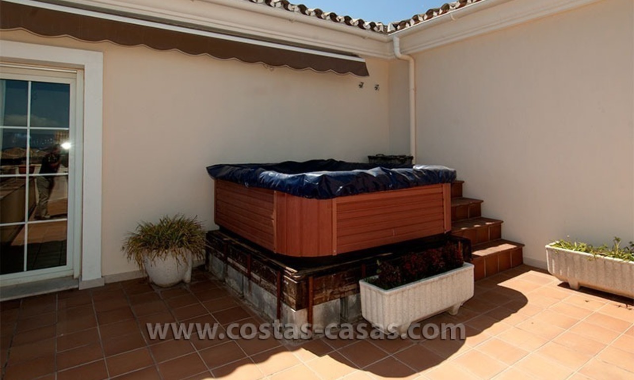 Luxe moderne villa in Andalusische stijl te koop in Sierra Blanca, Marbella 14