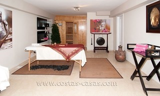 Luxe moderne villa in Andalusische stijl te koop in Sierra Blanca, Marbella 37