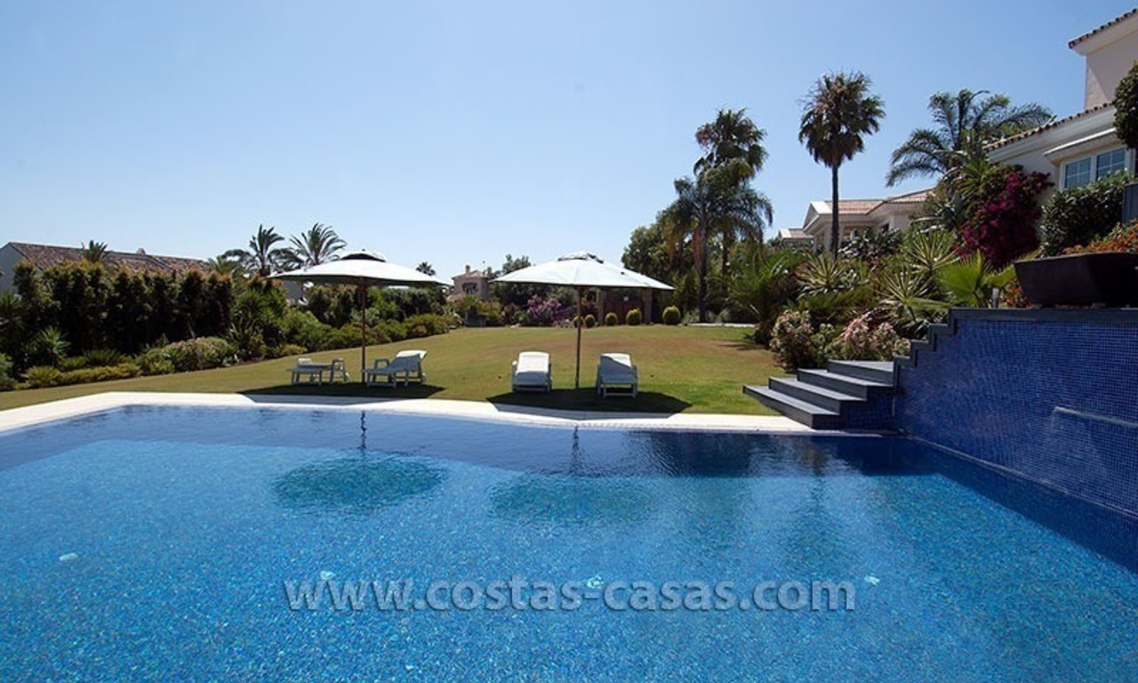 Luxe moderne villa in Andalusische stijl te koop in Sierra Blanca, Marbella 9