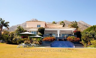 Luxe moderne villa in Andalusische stijl te koop in Sierra Blanca, Marbella 0
