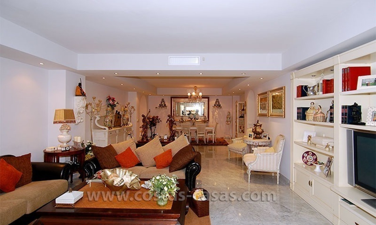 Luxe strandappartement te koop in Puerto Banús, Marbella 6