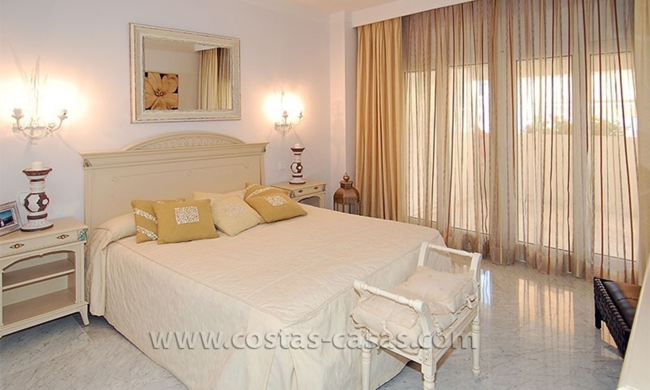 Luxe strandappartement te koop in Puerto Banús, Marbella 10