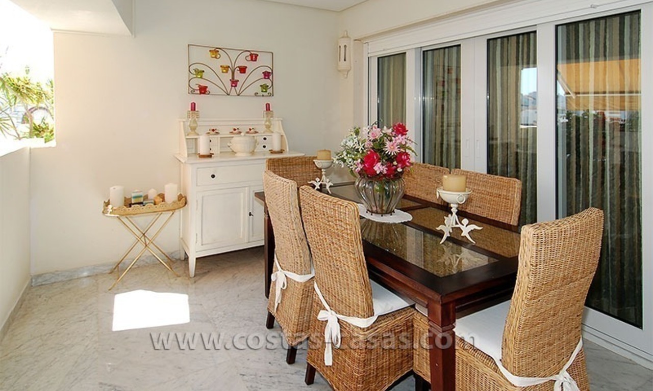 Luxe strandappartement te koop in Puerto Banús, Marbella 1