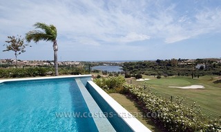 Moderne villa in Andalusische stijl te koop, golfresort, New Golden Mile, tussen Marbella, Benahavís - Estepona 4