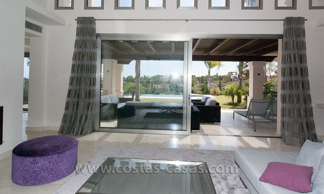 Moderne villa in Andalusische stijl te koop, golfresort, New Golden Mile, tussen Marbella, Benahavís - Estepona 9