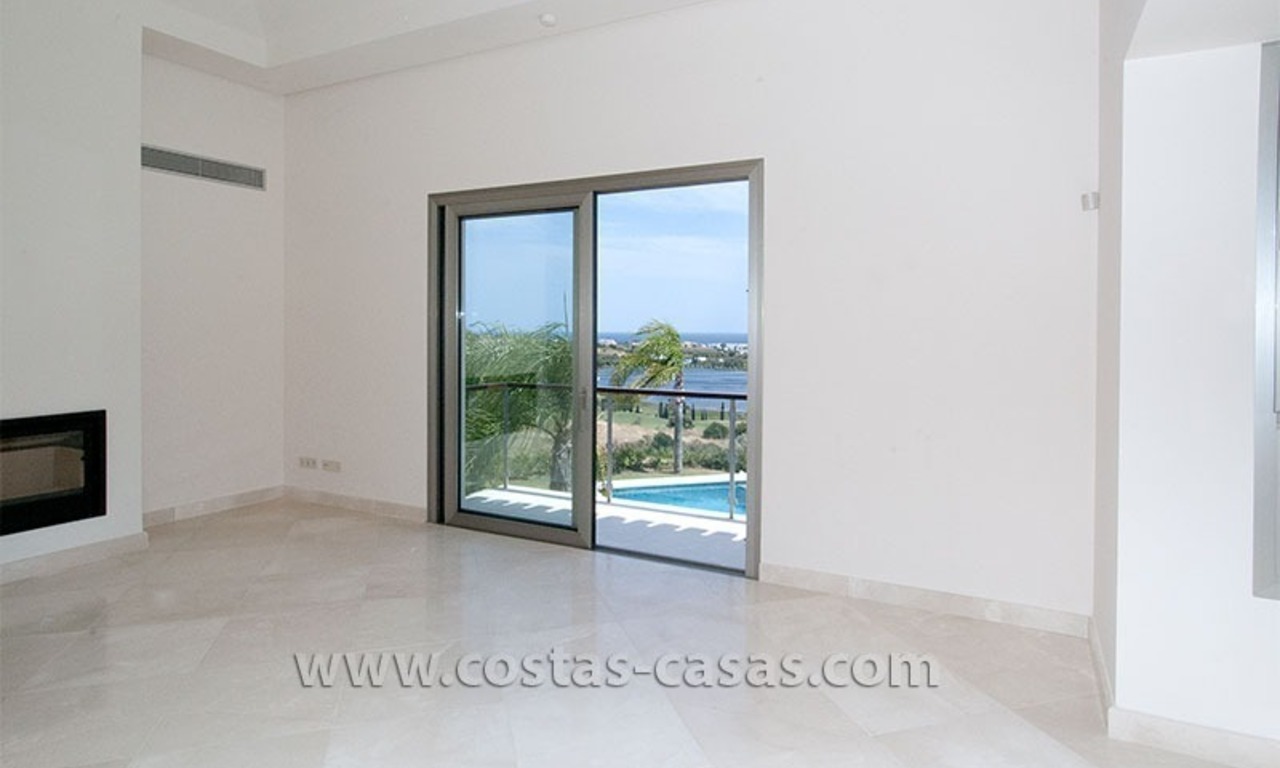 Moderne villa in Andalusische stijl te koop, golfresort, New Golden Mile, tussen Marbella, Benahavís - Estepona 27