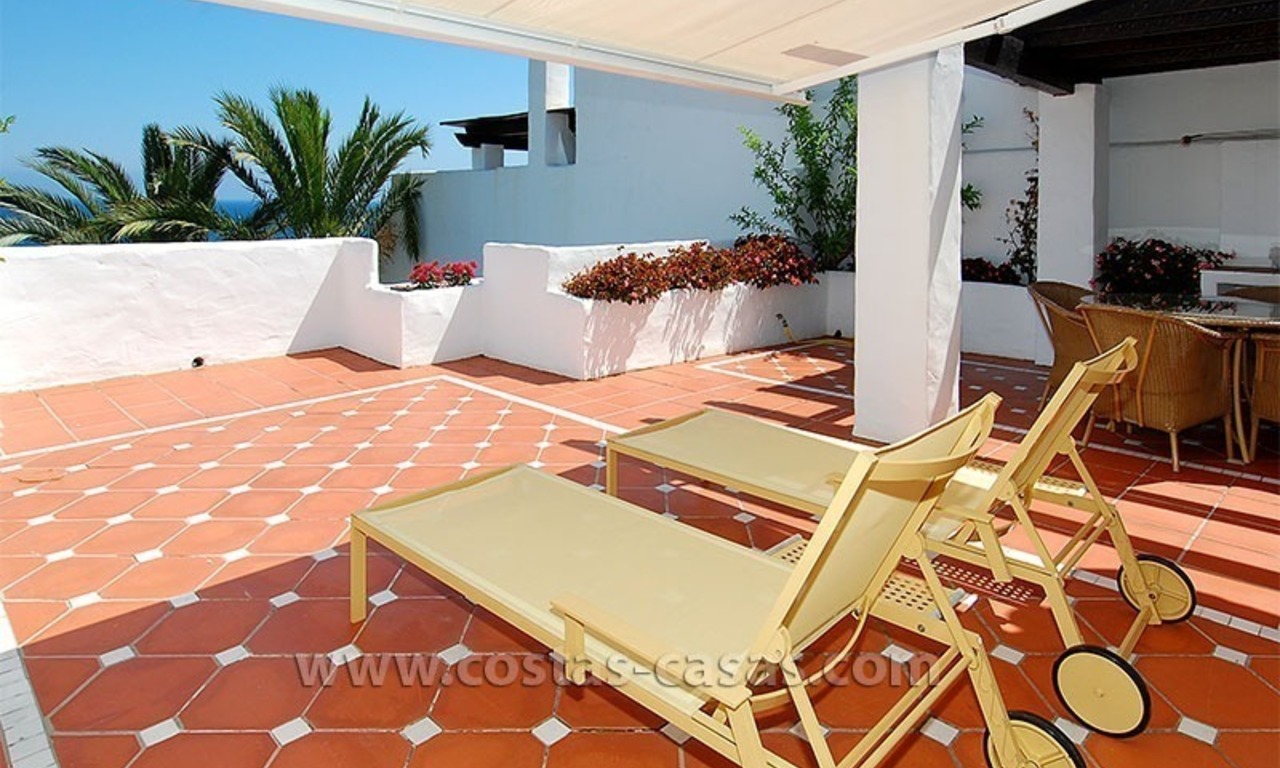 Aan strand gelegen penthouse te koop te Puerto Banus in Marbella 18
