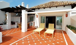 Aan strand gelegen penthouse te koop te Puerto Banus in Marbella 19