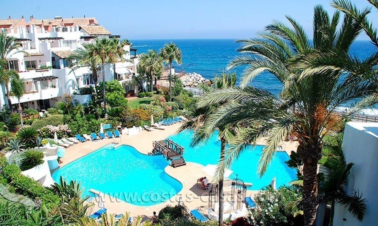 Aan strand gelegen penthouse te koop te Puerto Banus in Marbella 23