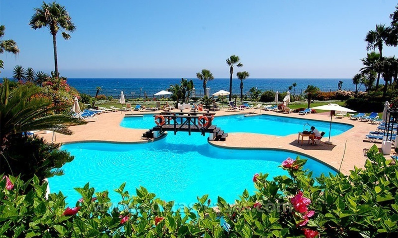 Aan strand gelegen penthouse te koop te Puerto Banus in Marbella 28