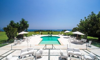 Eerste lijn strand villa - perceel te koop in Marbella 0