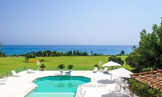 Eerste lijn strand villa - perceel te koop in Marbella 7