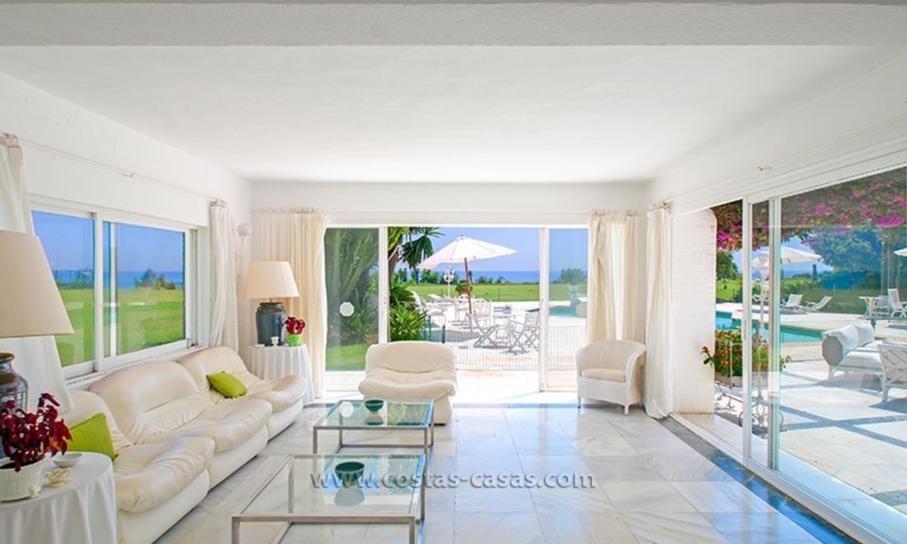Eerste lijn strand villa - perceel te koop in Marbella 10