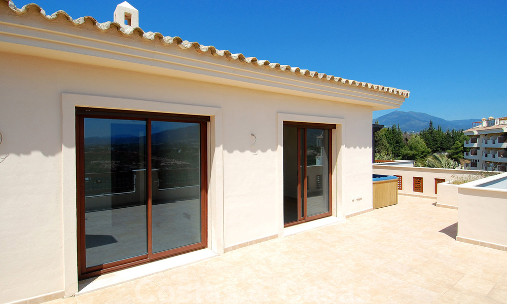 Luxe appartementen te koop in Nueva Andalucia - Marbella, op loopafstand van voorzieningen en Puerto Banus 30604