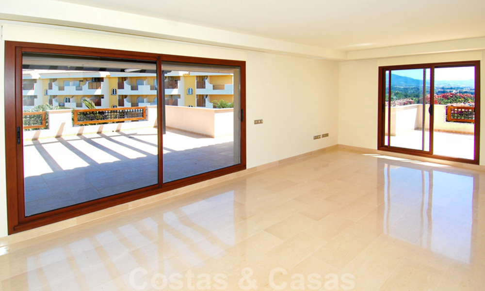 Luxe appartementen te koop in Nueva Andalucia - Marbella, op loopafstand van voorzieningen en Puerto Banus 30606