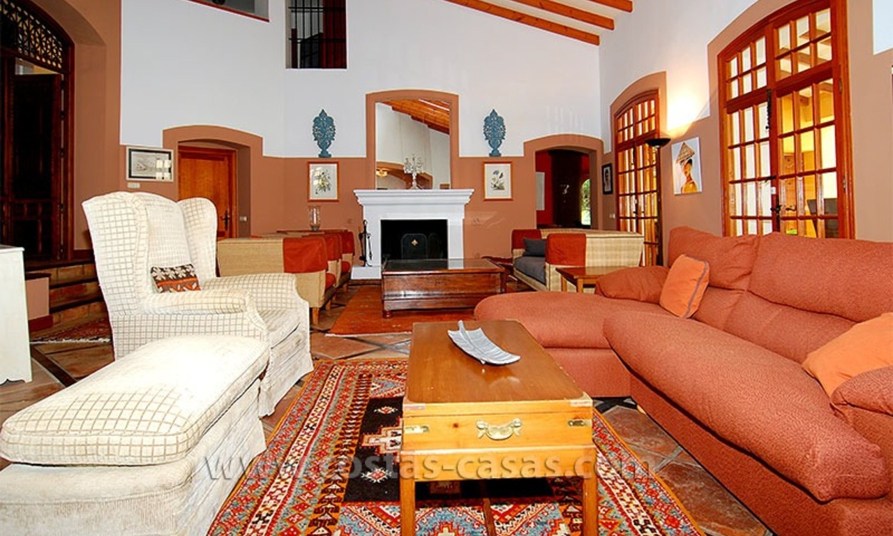 Te koop: Villa in Andalusische stijl naast golfclub te Estepona - Marbella 20